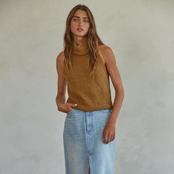 Salma Turtle Neck - Picture 2 of 3